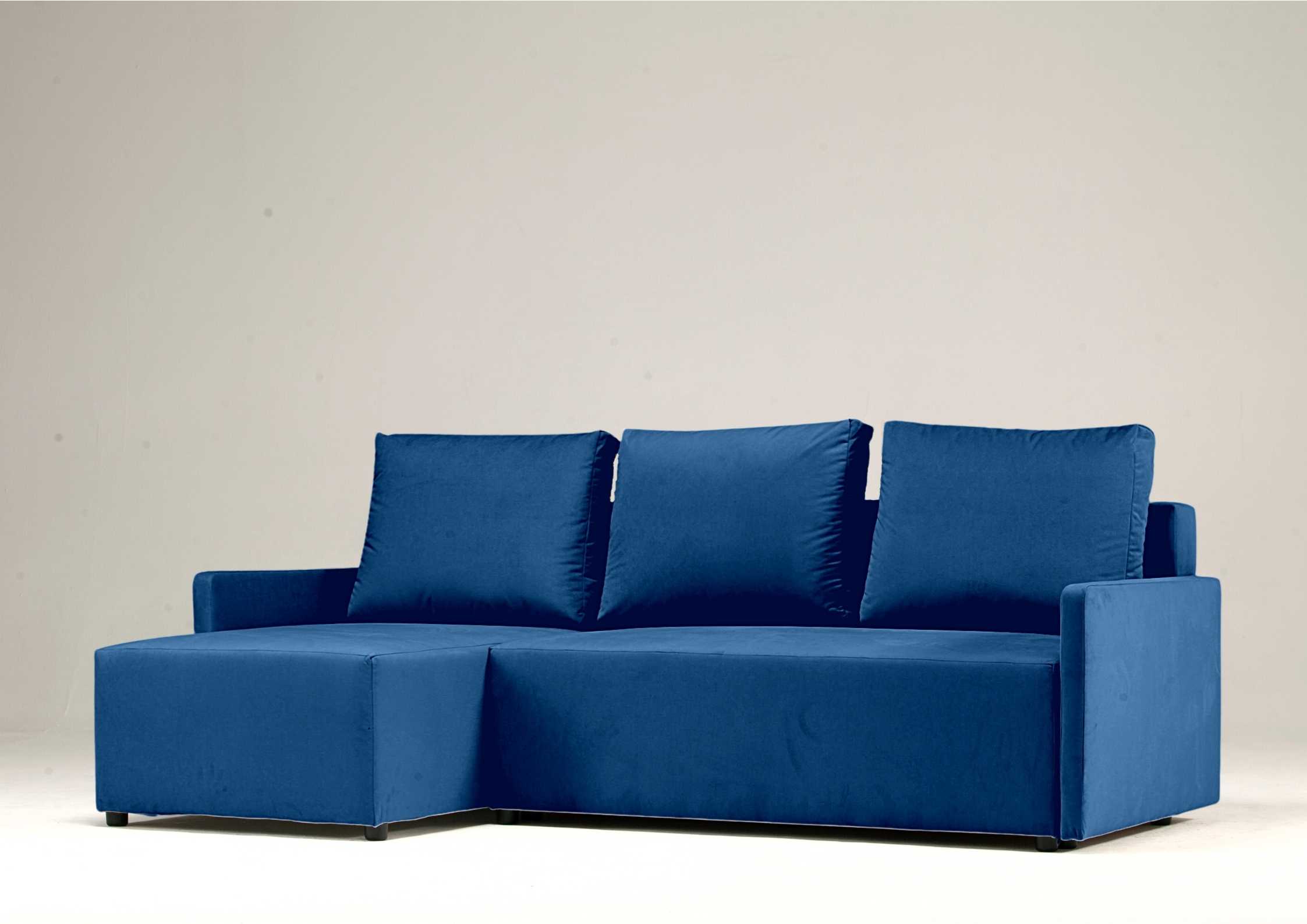 Granatowy narożnik do małego salonu